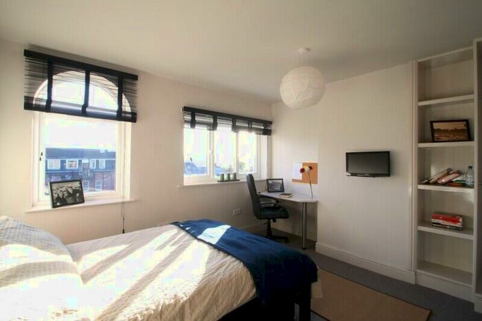 7 Bedroom Flat To Rent In Woodsley Road, Hyde Park, Leeds, LS2