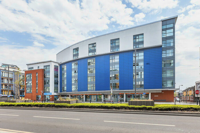2 Bedroom Flat To Rent In High Street, Stratford, London, E15
