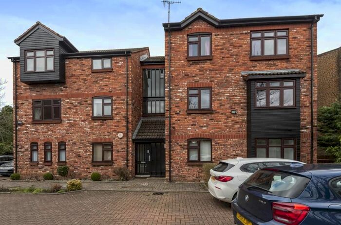 2 Bedroom Flat To Rent In Glenshee Close, Northwood, HA6