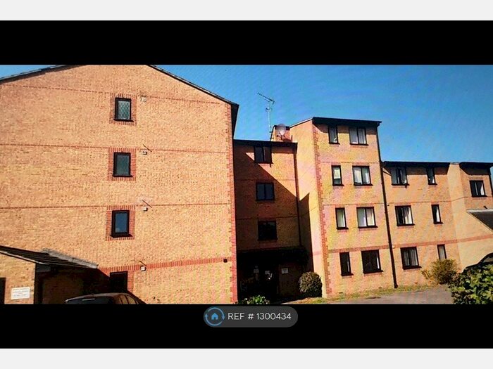 1 Bedroom Flat To Rent In Taunton Drive, London N2