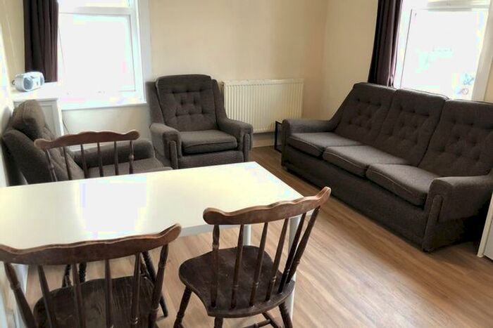 4 Bedroom End Of Terrace House To Rent In Elm Grove, Brighton BN2