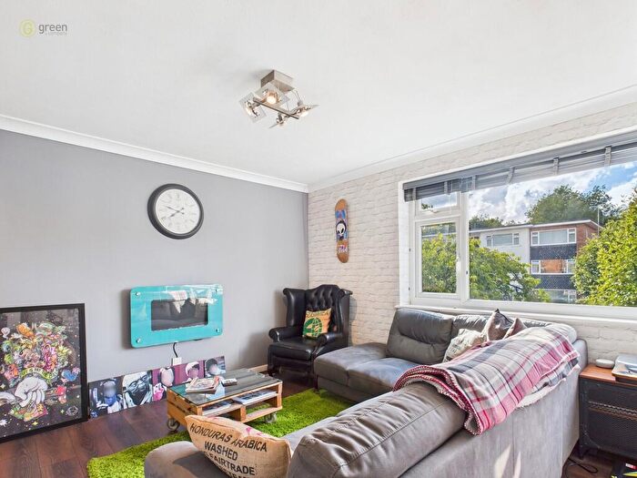 1 Bedroom Apartment For Sale In Garrard Gardens, Sutton Coldfield, B73
