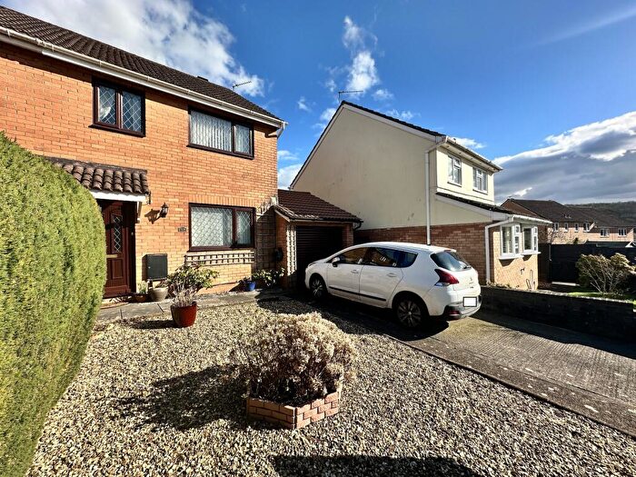 3 Bedroom Semi-Detached House For Sale In Waltwood Park Drive, Llanmartin, Newport., NP18