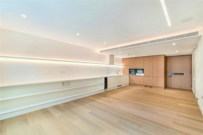 2 Bedroom Flat To Rent In Rathbone Place, London, W1T