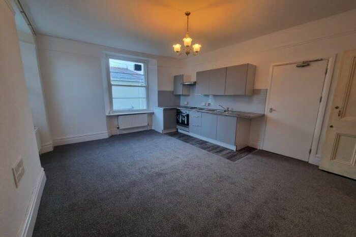2 Bedroom Property To Rent In St. Margarets Road, Torquay, TQ1