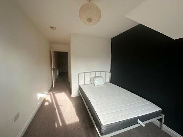 3 Bedroom Flat To Rent In Richmond Gardens, Highfield, SO17