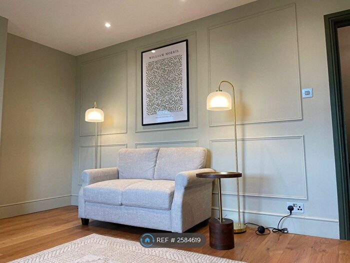 1 Bedroom Flat To Rent In Top Floor, Oxford, OX1