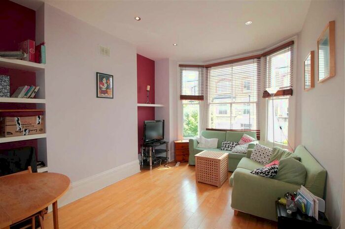 2 Bedroom Flat To Rent In Gateley Road, London, SW9