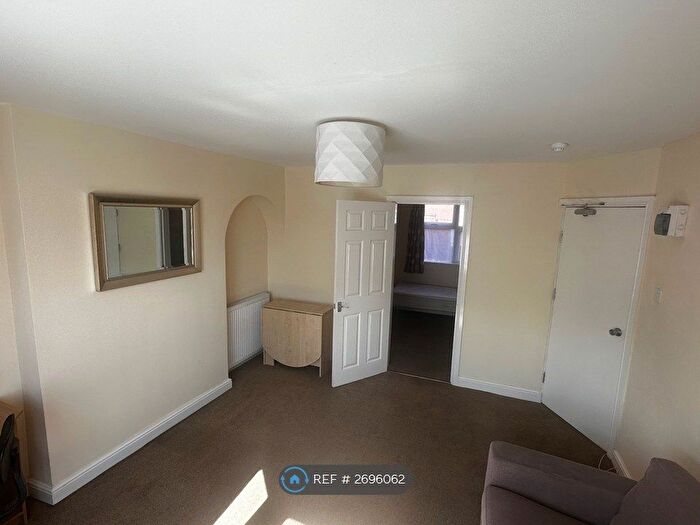 1 Bedroom Flat To Rent In Ravensworth Road, Doncaster, DN1