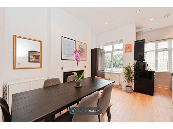 2 Bedroom Maisonette To Rent In Upper Richmond Road West, London, SW14