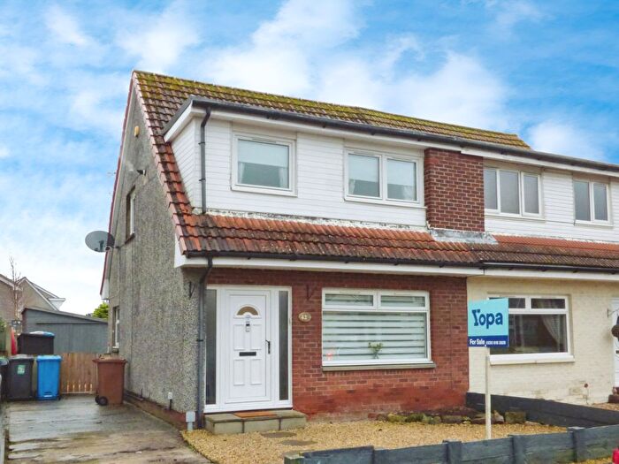 3 Bedroom Semi-Detached House For Sale In Greycraigs, Dunfermline, KY12