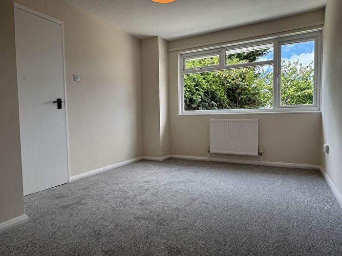 3 Bedroom Semi-Detached House For Sale In Courtenay Close, Northport, Wareham, BH20 - Photo 7