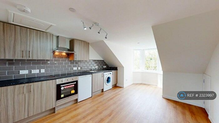 2 Bedroom Flat To Rent In High Street, Dumbarton, G82