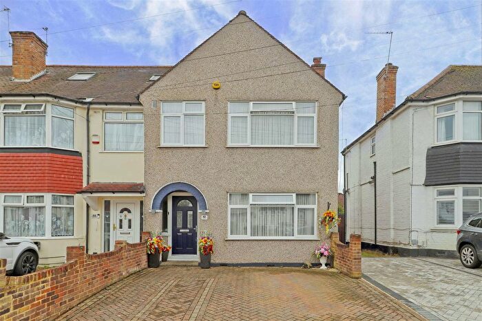 3 Bedroom End Of Terrace House For Sale In Richmond Avenue, Hillingdon, UB10