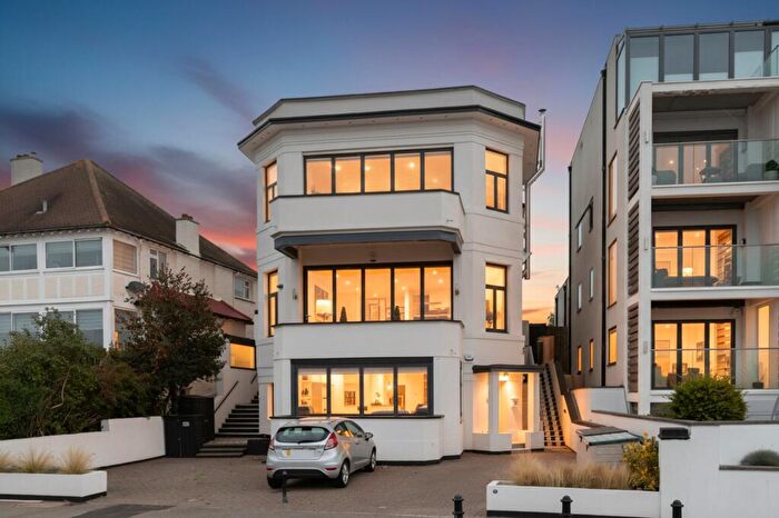 3 Bedroom Flat For Sale In Chalkwell Esplanade, Westcliff-On-Sea, SS0