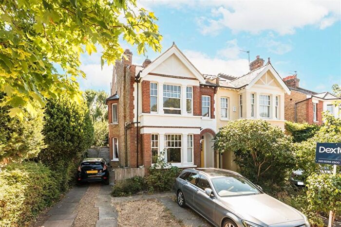 2 Bedroom Flat To Rent In Cedars Road, Hampton Wick, KT1
