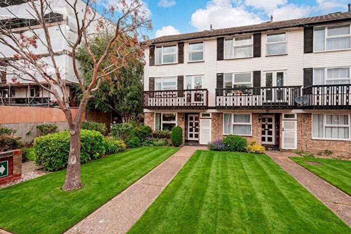 4 Bedroom End Of Terrace House For Sale In Rodney Road, New Malden, KT3