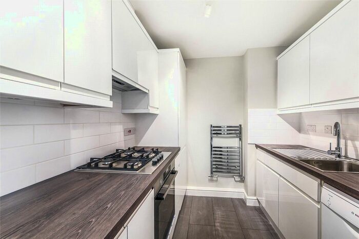 1 Bedroom Flat To Rent In Chatsworth Lodge, Bourne Place, Chiswick, London, W4