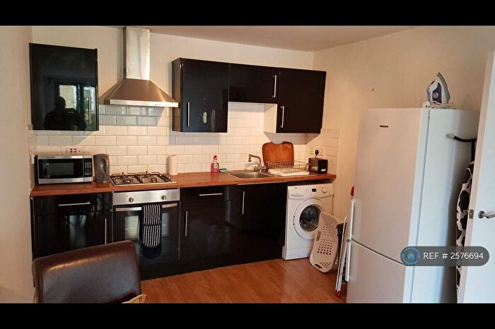 2 Bedroom Flat To Rent In Cannon Street Road, London, E1
