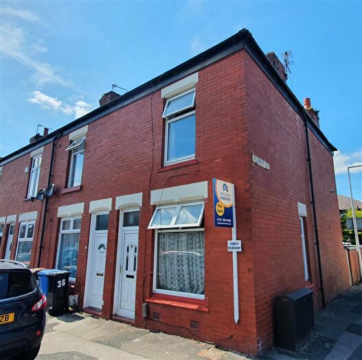 2 Bedroom End Of Terrace House To Rent In Shaw Road South, Stockport, SK3