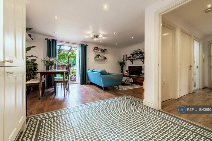 2 Bedroom Flat To Rent In Thomas Cribb Mews, London, E6