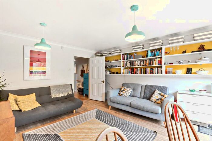 2 Bedroom House To Rent In Heron Drive, Finsbury Park, London, N4