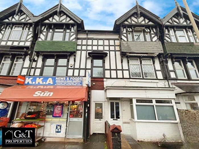 3 Bedroom Flat To Rent In Cinder Bank, Dudley, DY2