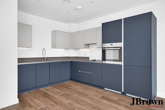 2 Bedroom Flat To Rent In Waterden Road, London, E20