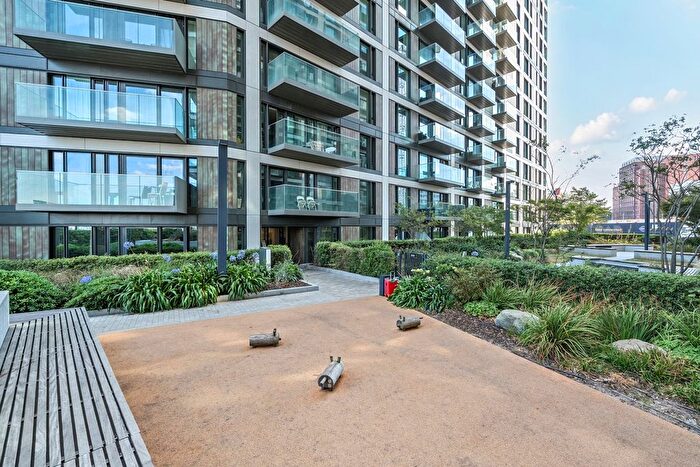 4 Bedroom Flat To Rent In Duke Of Wellington Avenue, London, SE18