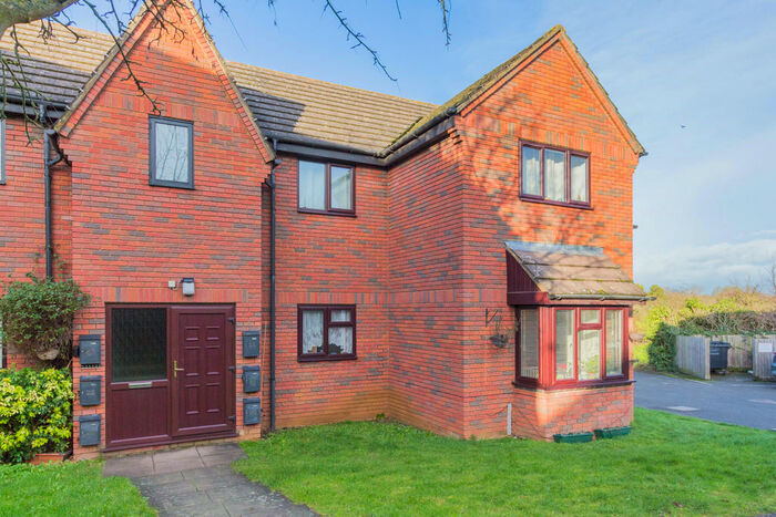 2 Bedroom Ground Flat To Rent In Lovell Court, Irthlingborough, NN9