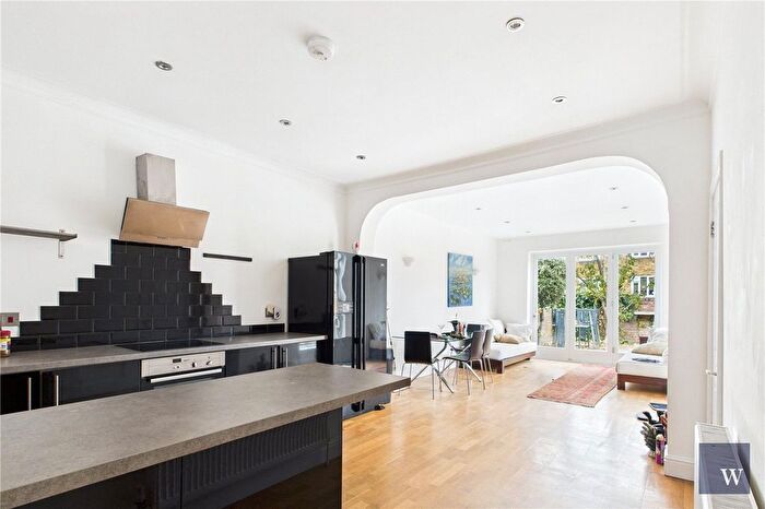 4 Bedroom Detached House To Rent In Dumbarton Road, London, SW2