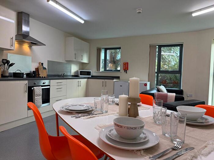 6 Bedroom Private Halls To Rent In Bed All En-suite // Longdales Road // Lincoln Bishop Uni, LN2