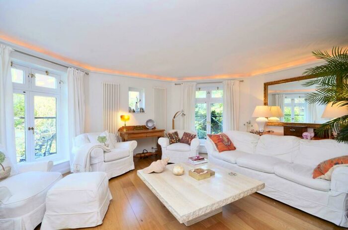 2 Bedroom Flat To Rent In Fitzjohns Avenue, Hampstead, London, NW3