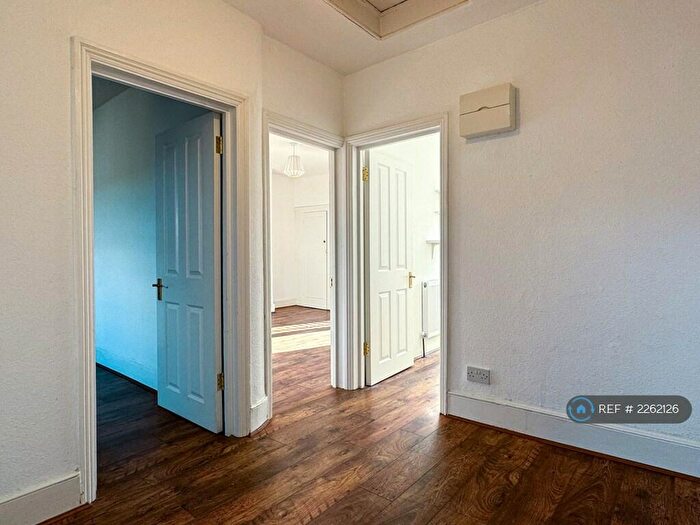 3 Bedroom Flat To Rent In Hornsey Lane Gardens, London, N6