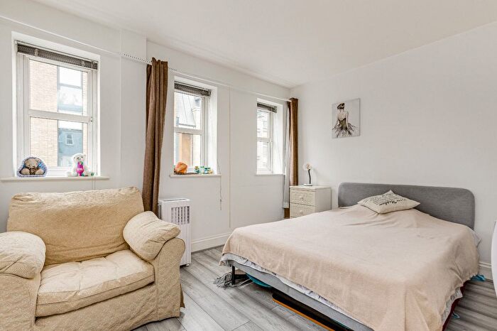 1 Bedroom Flat To Rent In London Road, Kingston Upon Thames, KT2