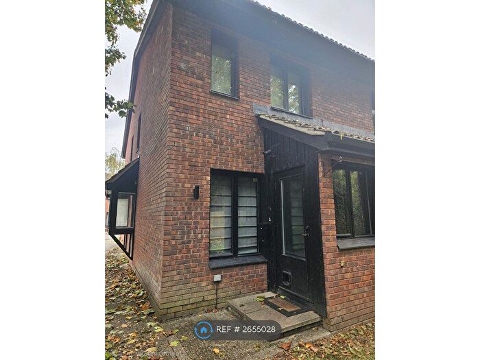 1 Bedroom End Of Terrace House To Rent In Aspen Close, Staines-Upon-Thames, TW18