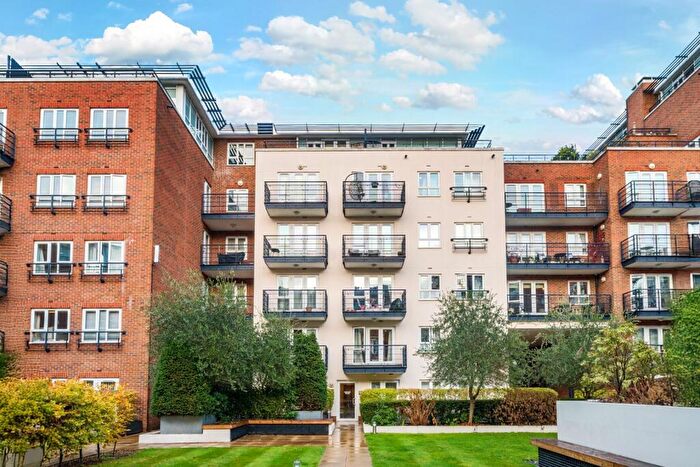 2 Bedroom Flat For Sale In Seven Kings Way, Kingston Upon Thames, Surrey, KT2