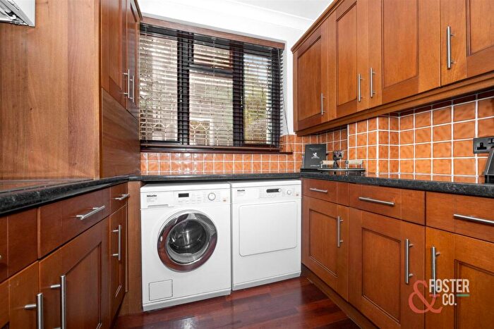 5 Bedroom Detached House For Sale In Surrenden Crescent, Brighton, BN1