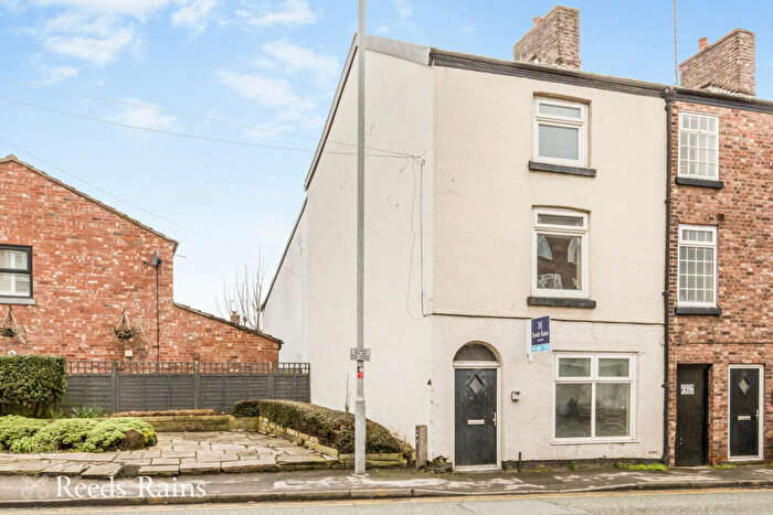 4 Bedroom End Of Terrace House For Sale In Beech Lane, Macclesfield, Cheshire, SK10