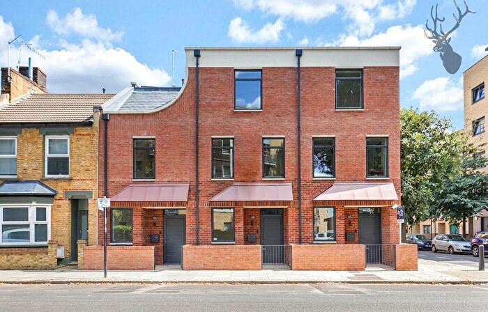 3 Bedroom End Terrace House For Sale In Foundry Rowe, London, E14
