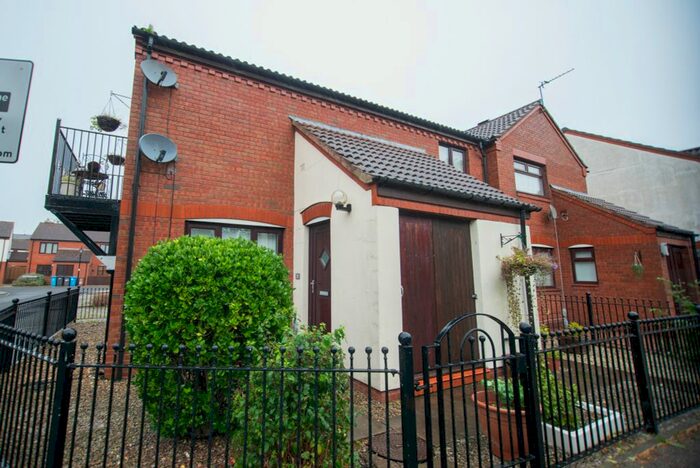 2 Bedroom Flat To Rent In Wellington Street West, Hull, HU1