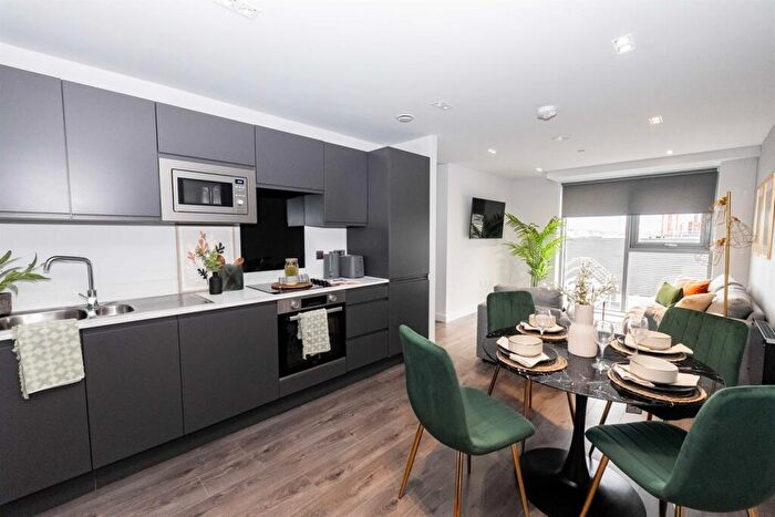 2 Bedroom Apartment To Rent In Bedroom Property In Liverpool City Centre, L1