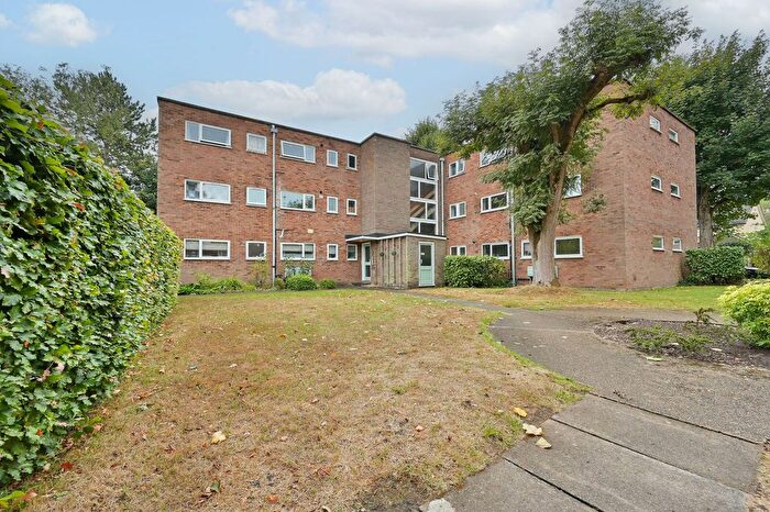 2 Bedroom Flat For Sale In Grandfield Avenue, Watford, WD17
