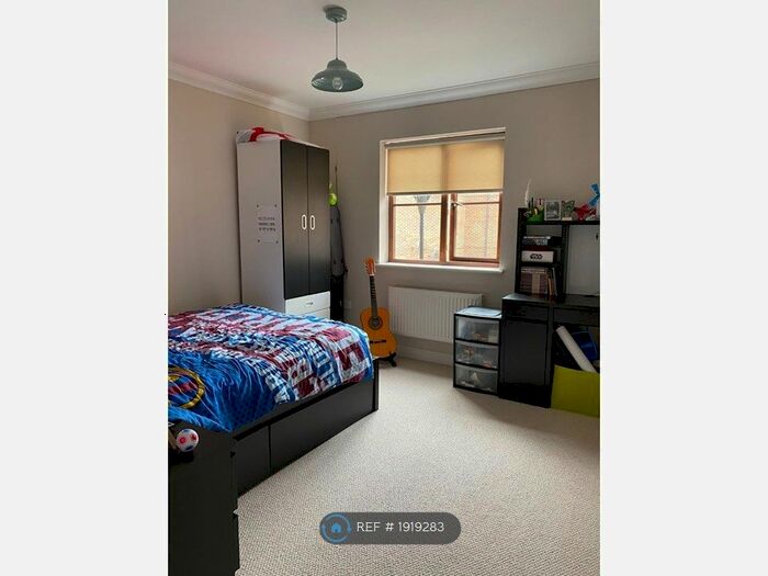 2 Bedroom Flat To Rent In Perivale, Monkston Park, Milton Keynes, MK10