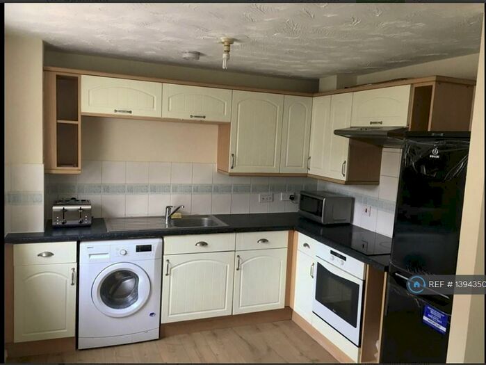 2 Bedroom Flat To Rent In Maria Court, Colchester, CO2