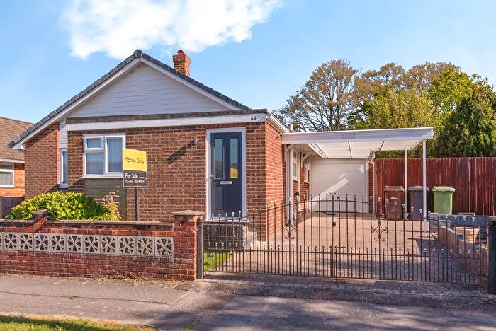 3 Bedroom Bungalow For Sale In Cedar Crescent, Horndean, Waterlooville, Hampshire, PO8