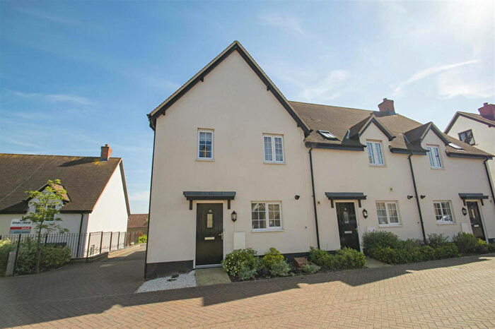 3 Bedroom Semi-Detached House To Rent In Pine Walk, Silsoe, Bedford, MK45