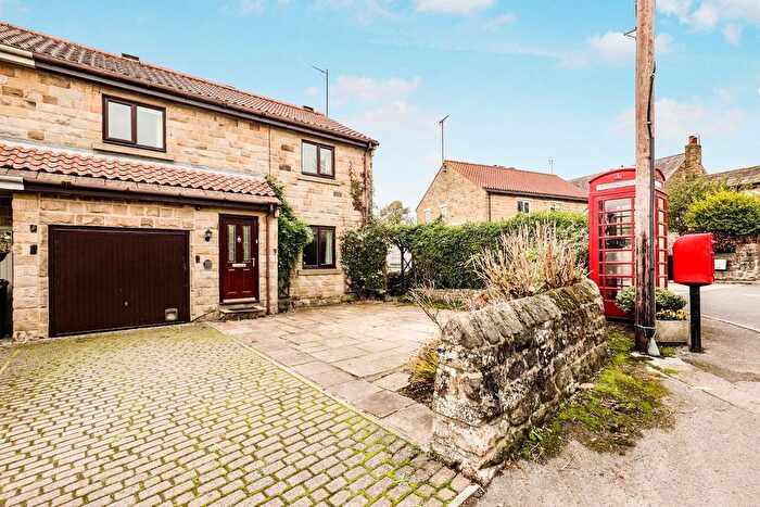 4 Bedroom End Terrace House For Sale In Town Street, Shaw Mills, Harrogate, HG3