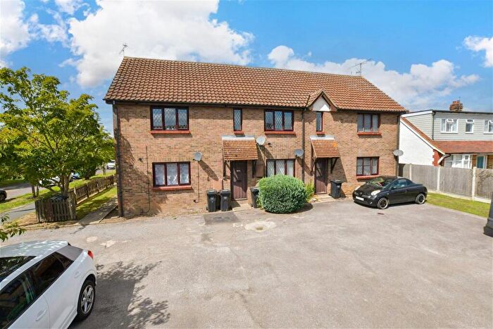 Studio For Sale In Grange Avenue, Wickford, Essex, SS12