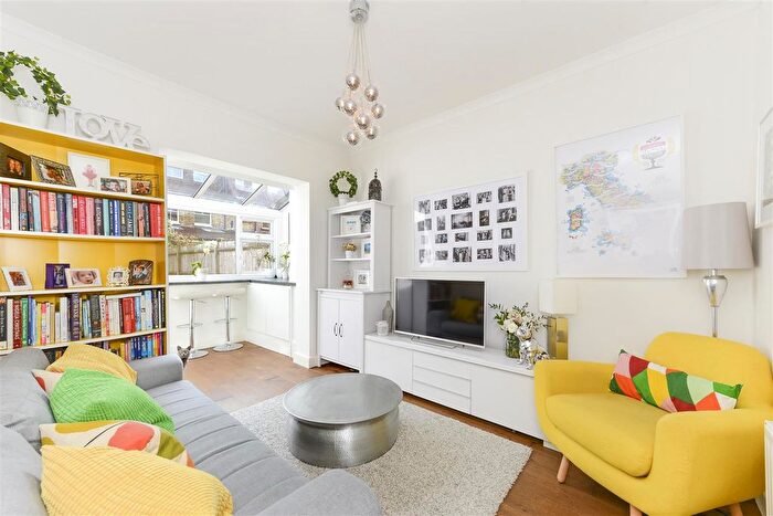 1 Bedroom Flat To Rent In Balfour Road, Ealing, W13